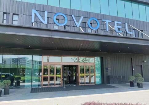 上海諾富特酒店 兩翼旋轉(zhuǎn)門