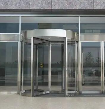 三翼旋轉門