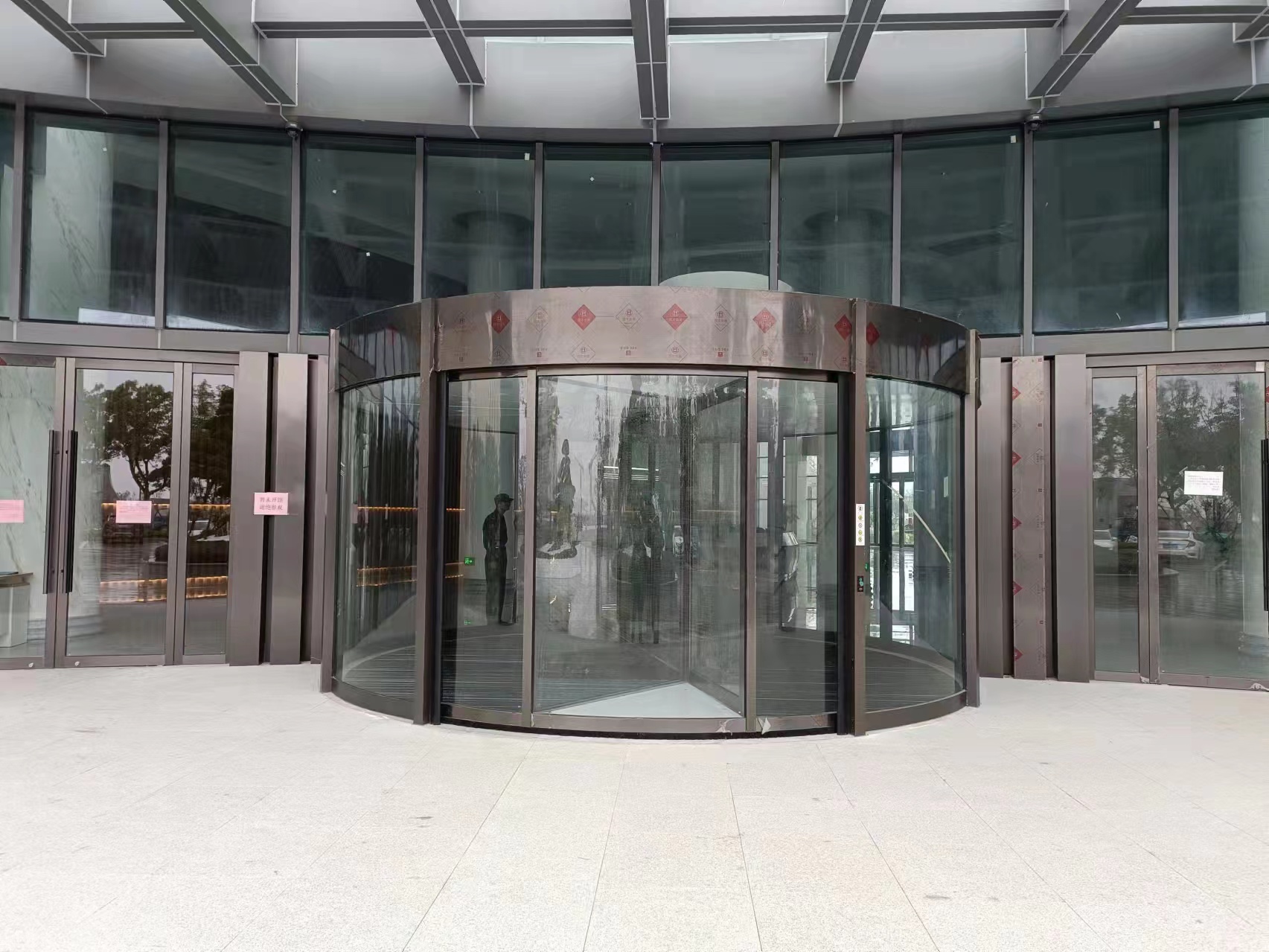 慈溪市民廣場(chǎng)展覽館6米超大旋轉(zhuǎn)門