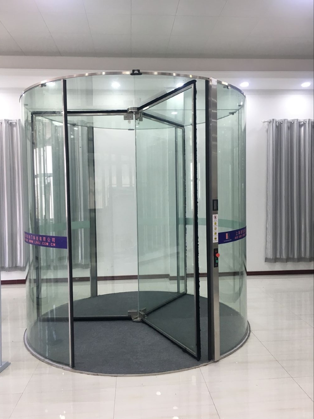 水晶四翼旋轉門